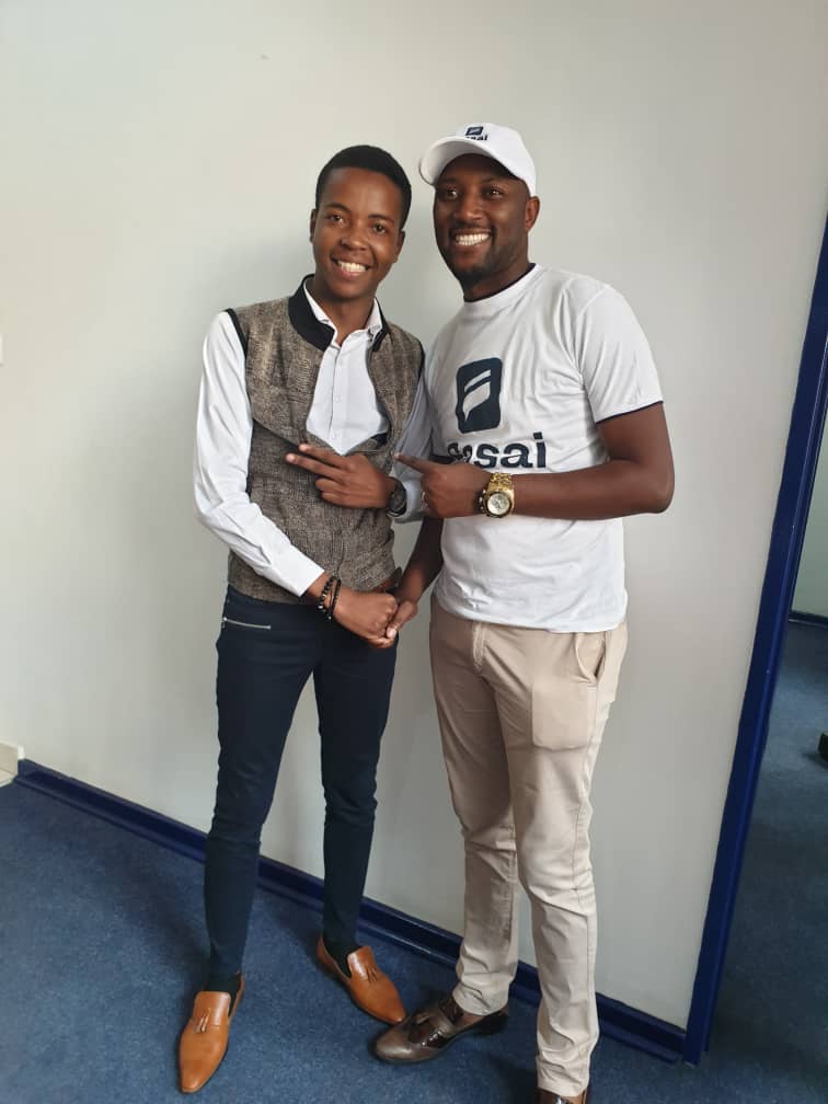 Knight_Shammah's tweet photo. Throwback #CSRweek with @MudiwaHood... "Wanting something is not enough... Got for it" quote Mudiwa Hood Snr... Stopped aiming for the clouds, now am going for what's beyond them... Psalms 37 vs 25 && 1 Corr 4 vs 20 ... coz am a #KN๐กGHT๐ก watch this space https://t.co/gcCFZ1VbvP