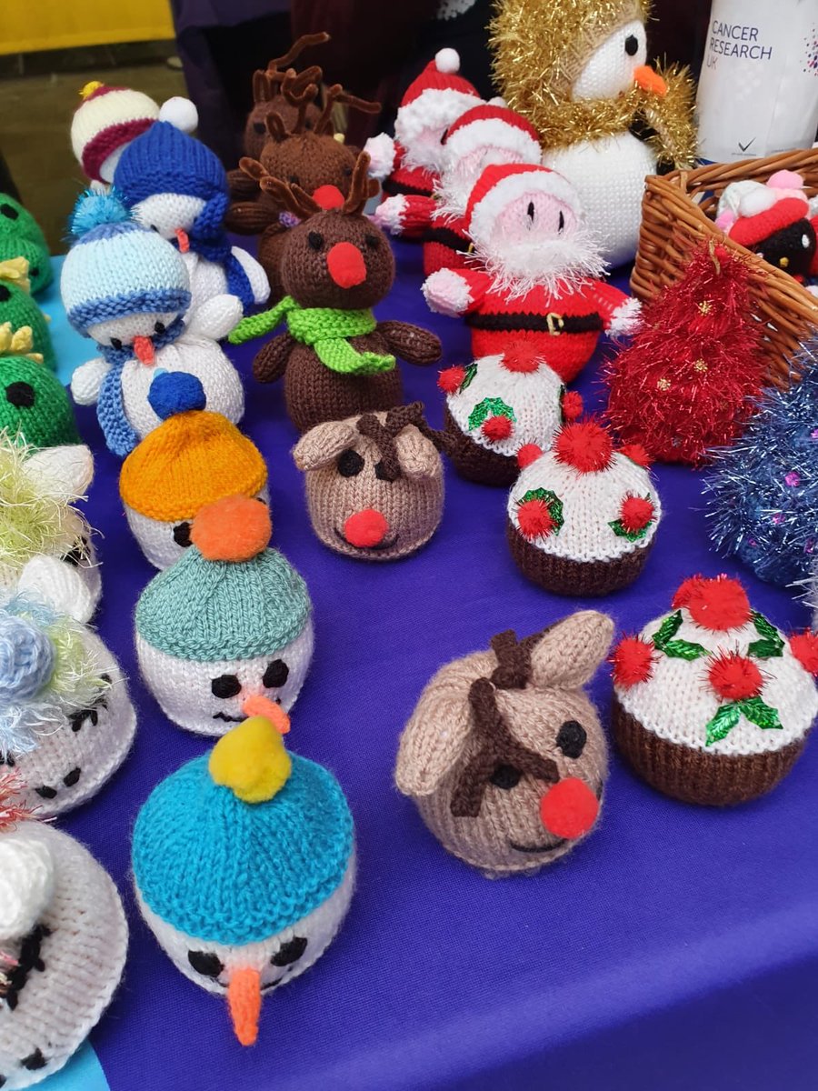 2hrs to go ! There’s still plenty of time to come and enjoy this fantastic display of classic vehicles.. or maybe mooching around the craft fair is more your thing? #ShowYourSupport 😃🚘