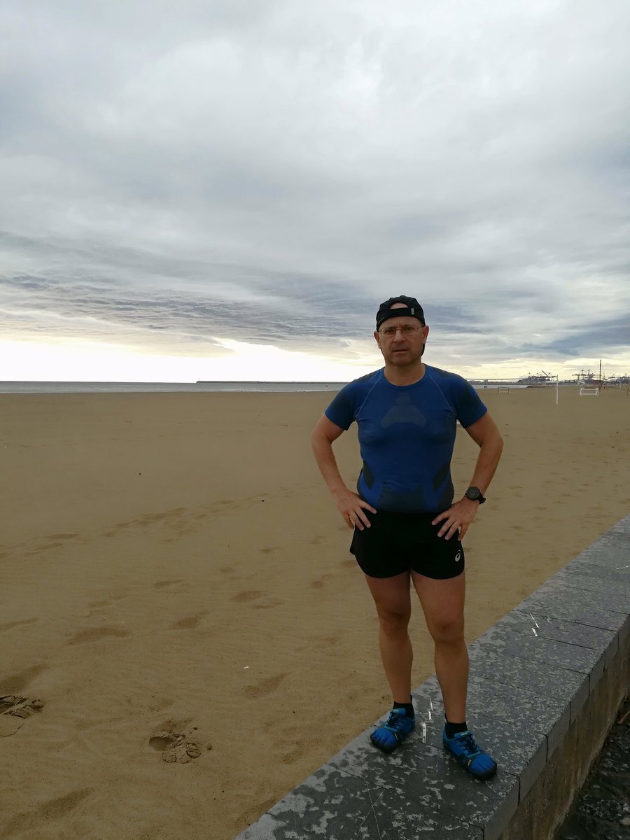 T_Puchalt's tweet photo. Entrene dominical #sub4h #AlaMetaConSerrano hoy tocaba larguito en extensivo, completado!! 😁😜 #maratonvalencia #maratonvalencia2019 #nosvemosenlameta #valenciaesrunning #valenciaesmaratón #objetivomaratonvalencia #valenciaesoro #runnhappy https://t.co/KQ1AI13v43