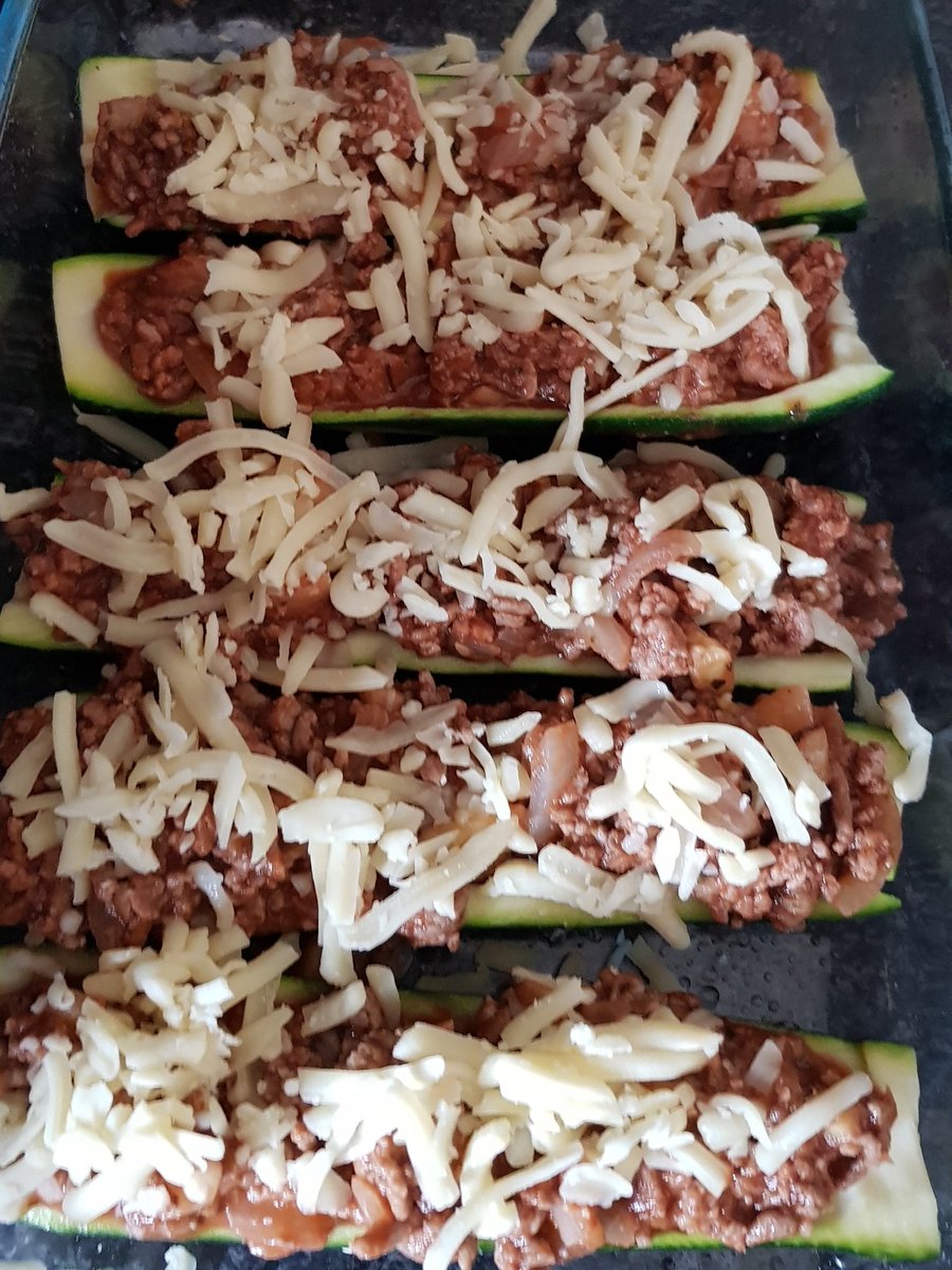 PamelaMawby1's tweet photo. #SundayFoodPrep 
Chicken and country vegetable soup 
Stuffed Zucchini/courgette boats
I had left over cooked beef mix (that I stuffed the boats with) so added root mash with that in individual dishes https://t.co/Vl6Go1eFip