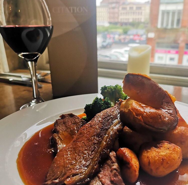 Tucking in to a Sunday roast is the best thing about the weekend! ♥️ 
Out and about in town today? Why not pop in and join us! Book now on 0141 559 6799 #glasgow #peoplemakeglasgow #glasgowlife #visitglasgow #scottish  #photooftheday #igersglasgow  #sundayroast #merchantcity