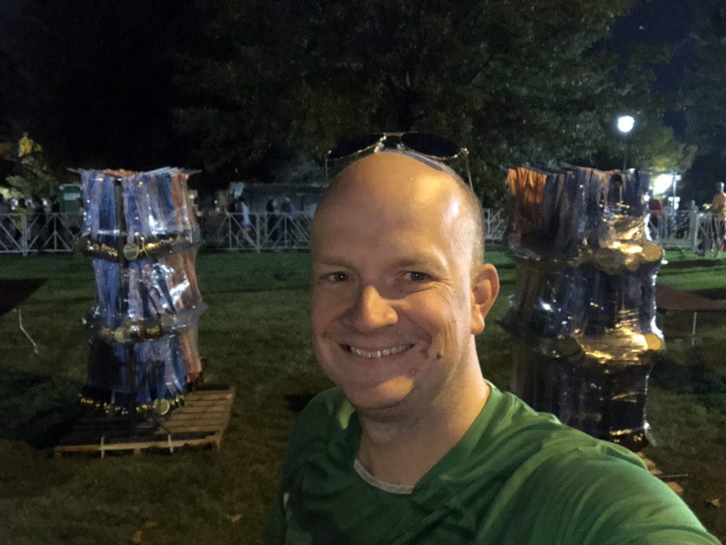 LVSelbs's tweet photo. This morning’s early wake up brought to you by a last minute entry in the @nationwidekids @CbusMarathon #CBusHalfMarathon. Don’t think I have @hari_keshava’s mid race video skills, we’ll see. #SurgRunning https://t.co/CIdkQo7KOw