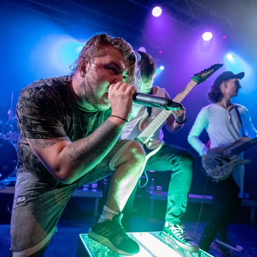 'Here lies before us another reason, reflections of what we have become.'
___
📸 @stoumann
#reflections #raiseyourhorns #screamerboy
#music #metal #guitarsolo #guitarist #bassist #melodicmetal #concertphotography #concert #bornholm #cinematicmetal