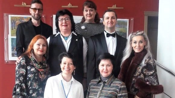 Преподаватель ДМШ им. В.П. Чеха, Салмова Ирина Викторовна, в составе профессионального жюри Благотворительного вокального конкурса для Одарённых детей "Мечты сбываются". Много обсуждений, много споров.Победило творчество!