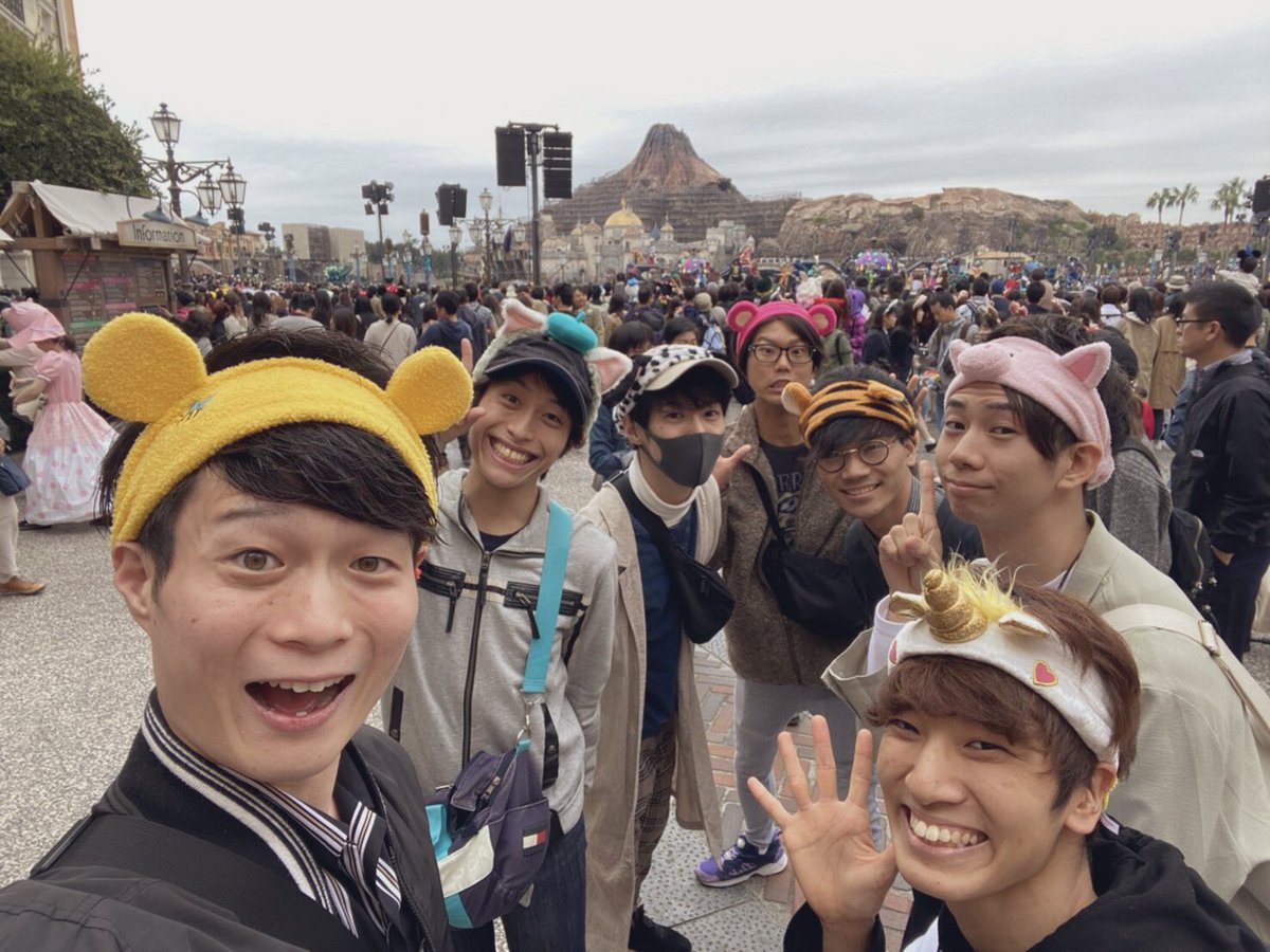 石田圭佑 No Twitter 先日ディズニーシー行ってきました これだけのメンズのメンツが揃うなんて 夢かな 夢の国だもんね そりゃ実現するさ 本当に楽しかった ヘアバンドたくさんからいただきました ありがとうございます お肉も買っていただいたん