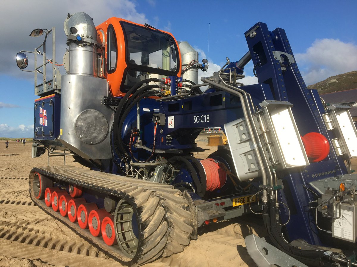 RNLI_Barmouth's tweet photo. We couldnβt launch our Shannon Class lifeboat without this awesome bit of kit - The SLARs.. Shannon launch and recovery system. #RNLI #SLARS #Barmouth #ShannonClass #ShoreCrew https://t.co/IMZEKjUQUH