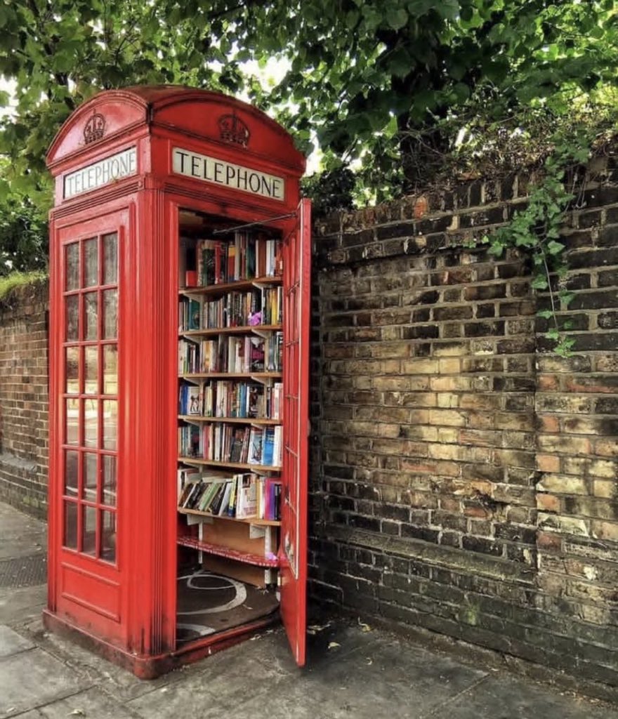 هاتف في لندن تحول لمكتبة مصغره ❤️ #halatrip #fortravellersbytravellers #السعودية #السفر #travelling  #لندن #london