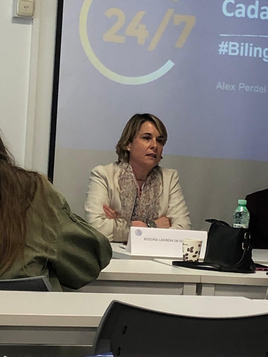 En Granada en el VI Congreso de Enseñanza Bilingüe. Hablando de Bilingüismo y Família... Juntos podremos avanzar en los retos de la educación del Siglo XXI. Enhorabuena a @CIEB2019 por un gran Congreso.