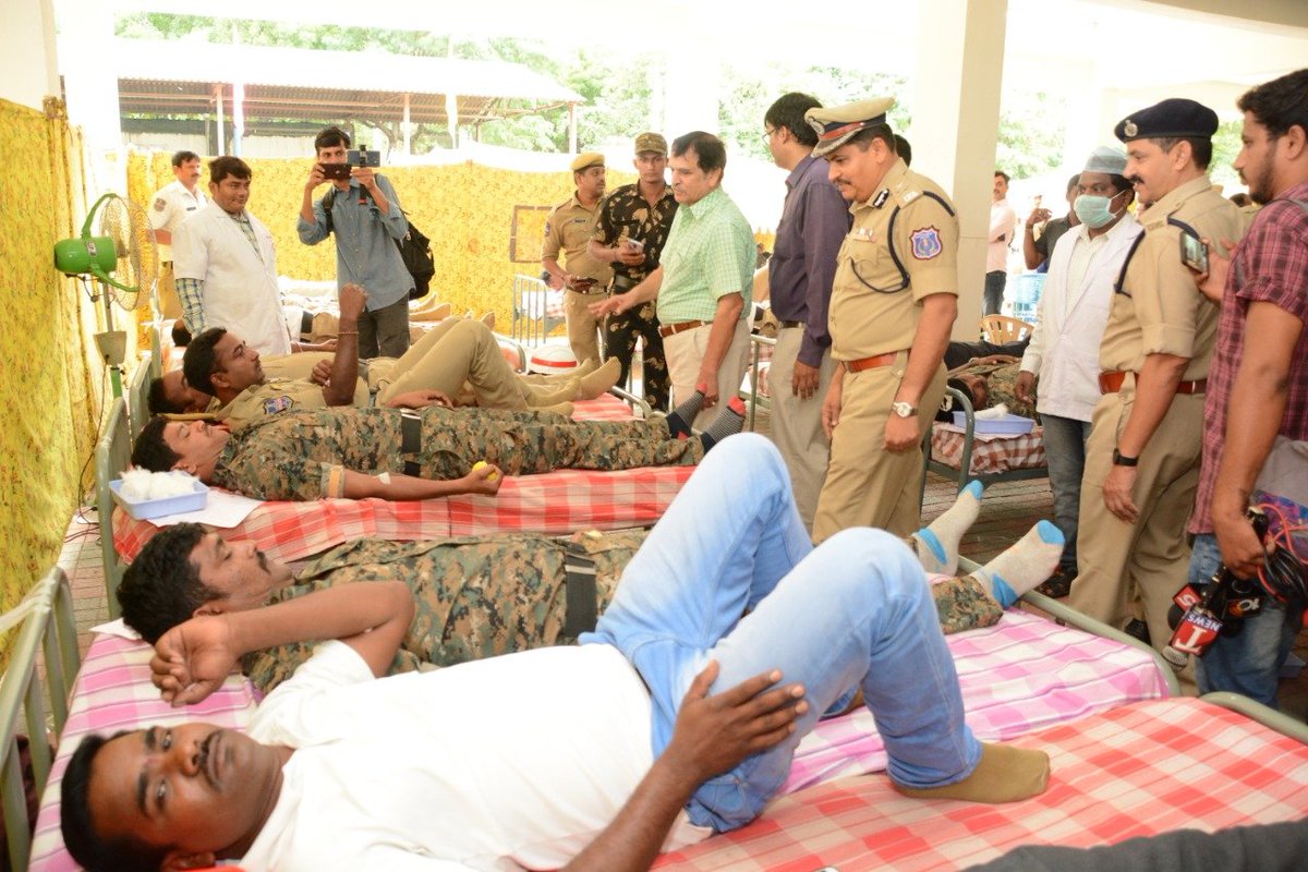 MalkajgiriCop's tweet photo. #SaluteToPoliceMartyrs
#Rachakinda #CP_ Mahesh M Bhagwat organized #Blood_donation_camp at CAR Hqrs Amberpet, with the help of @IndianRedCross On the eve of Police #CommemmorationDay.
@TelanganaDGP @HMOIndia @cyberabadpolice https://t.co/pakOSemykw