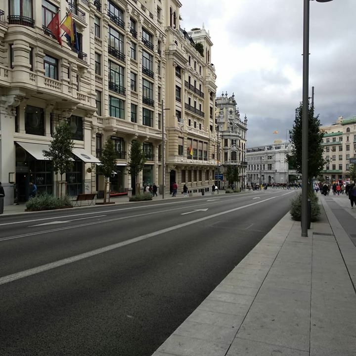 La Gran Vía sin coches completamente vacía #TurismoEnNuestraCiudad #LugaresMadrid
