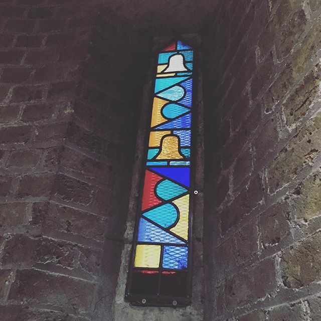 soshanau's tweet photo. Nice #stainedglasswindows with #bells on 🔔 #stainedglass #surreyassociation #ringingouting #stsaviours #walthamstow #bellringing https://t.co/xcc0S5y8Mt https://t.co/4gnAnyv5iM
