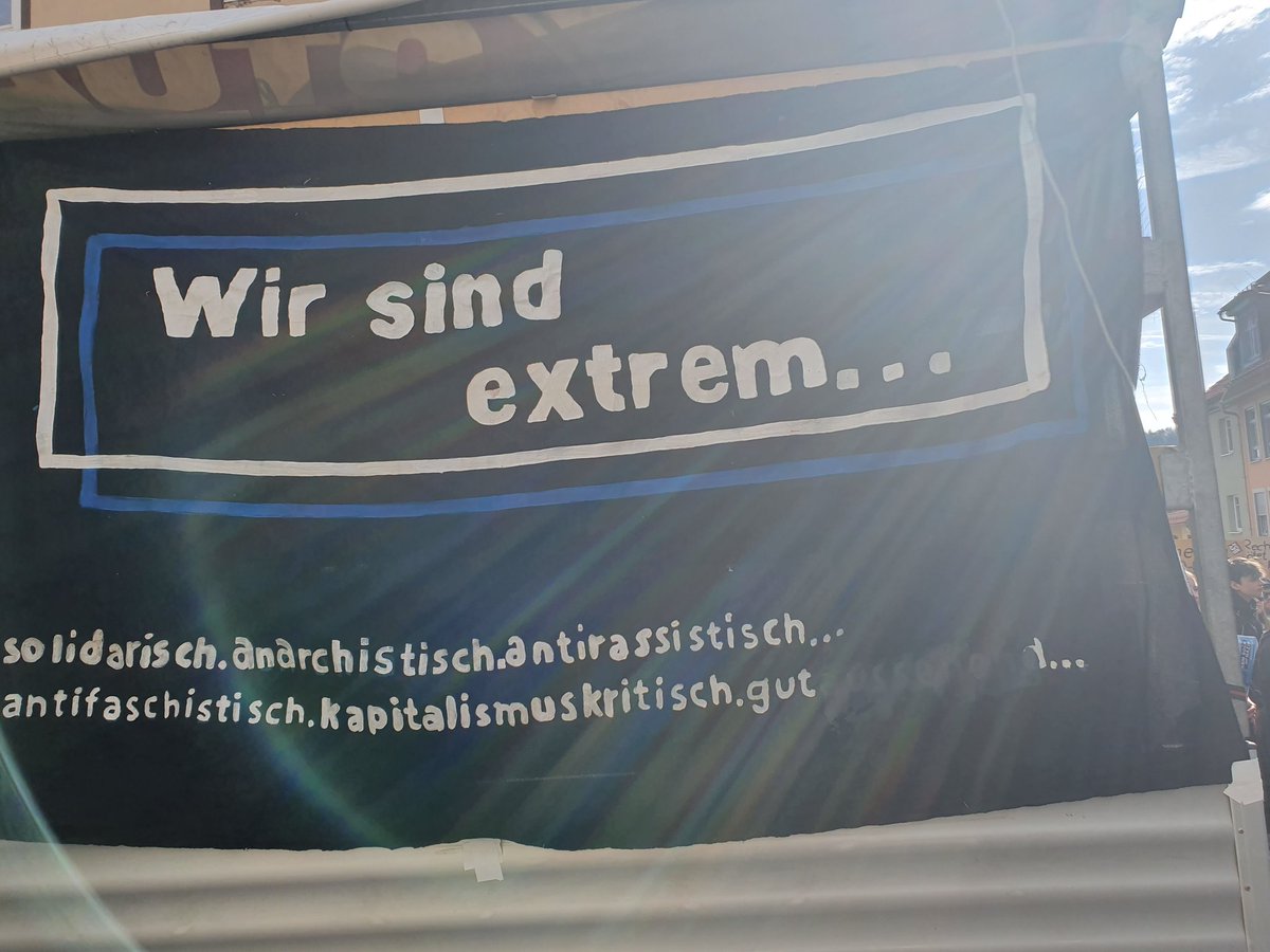 henfling_m's tweet photo. 1350 Abschlusskundgebung an der Weimarer Straße. Weiter geht's beim #Demokratiefest Oder den Kundgebungen in der Innenstadt #il2010 #afdwegbassen #allesmussmanselbermachen #Ilmenau https://t.co/EhIEtVGLYP