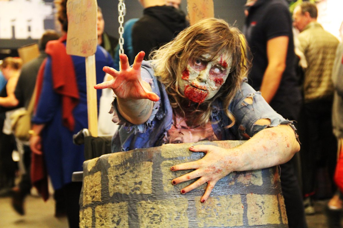 ruts_melissa's tweet photo. Me as a walker in a well at FACTS Ghent on saturday. I had such a great time 😊 despite the pain.
#FACTSConvention #TheWalkingDead #TWDFamily #TWD
@FACTSConvention @WalkingDead_AMC #Walker #TWDWalkers #FACTSFall2019 #TWDSeason2 #Walkerbait @steveyeun @wwwbigbaldhead @JDMorgan https://t.co/tCKKTarlK2