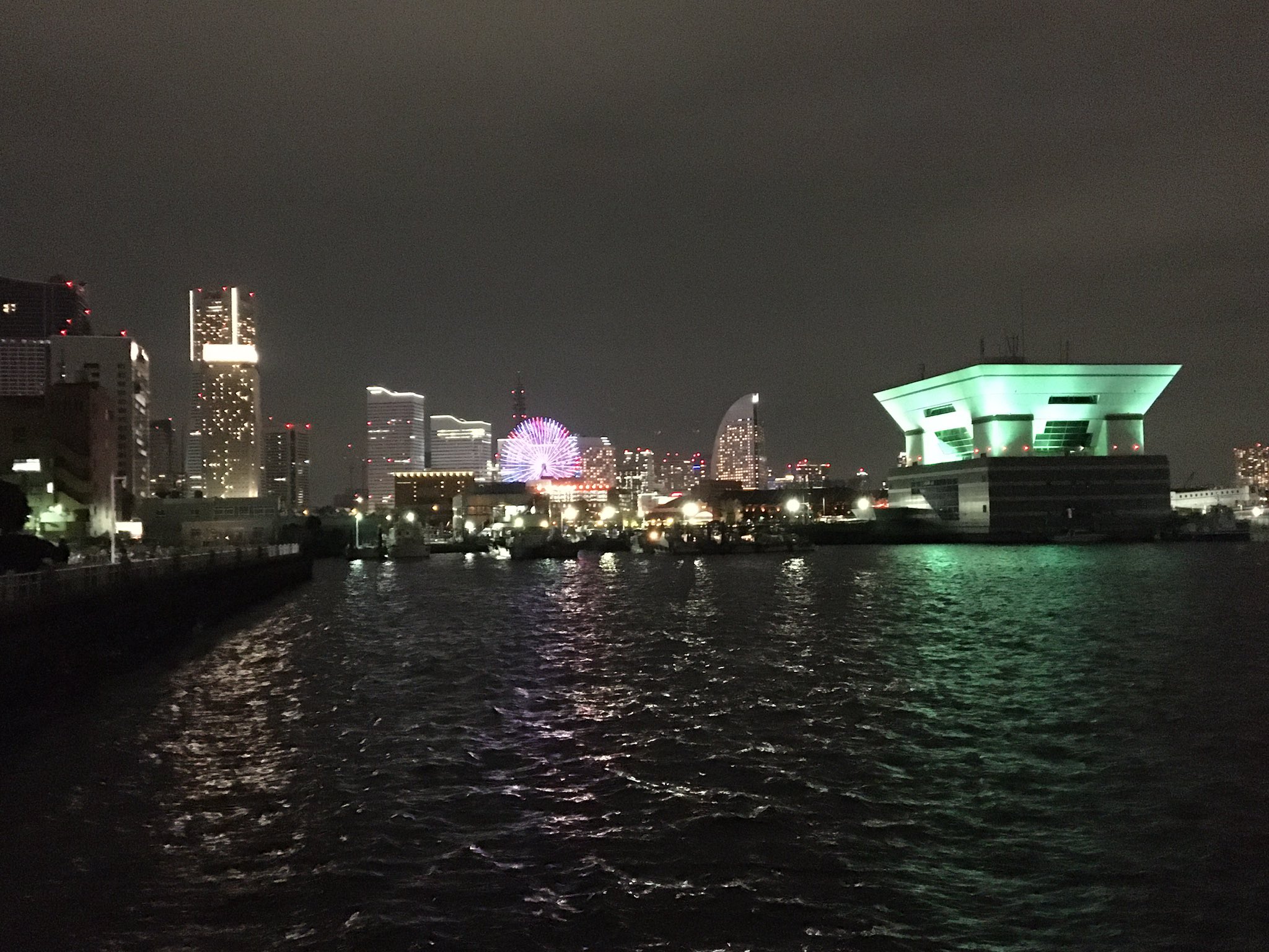 諸星てつお 山下公園から見える夜景の美しさ Iphoneで撮る写真では伝わらないな 皆さんも是非横浜に足を運んでいただくか それが難しい方は龍が如く7を買ってください T Co Irgdgoszoc Twitter