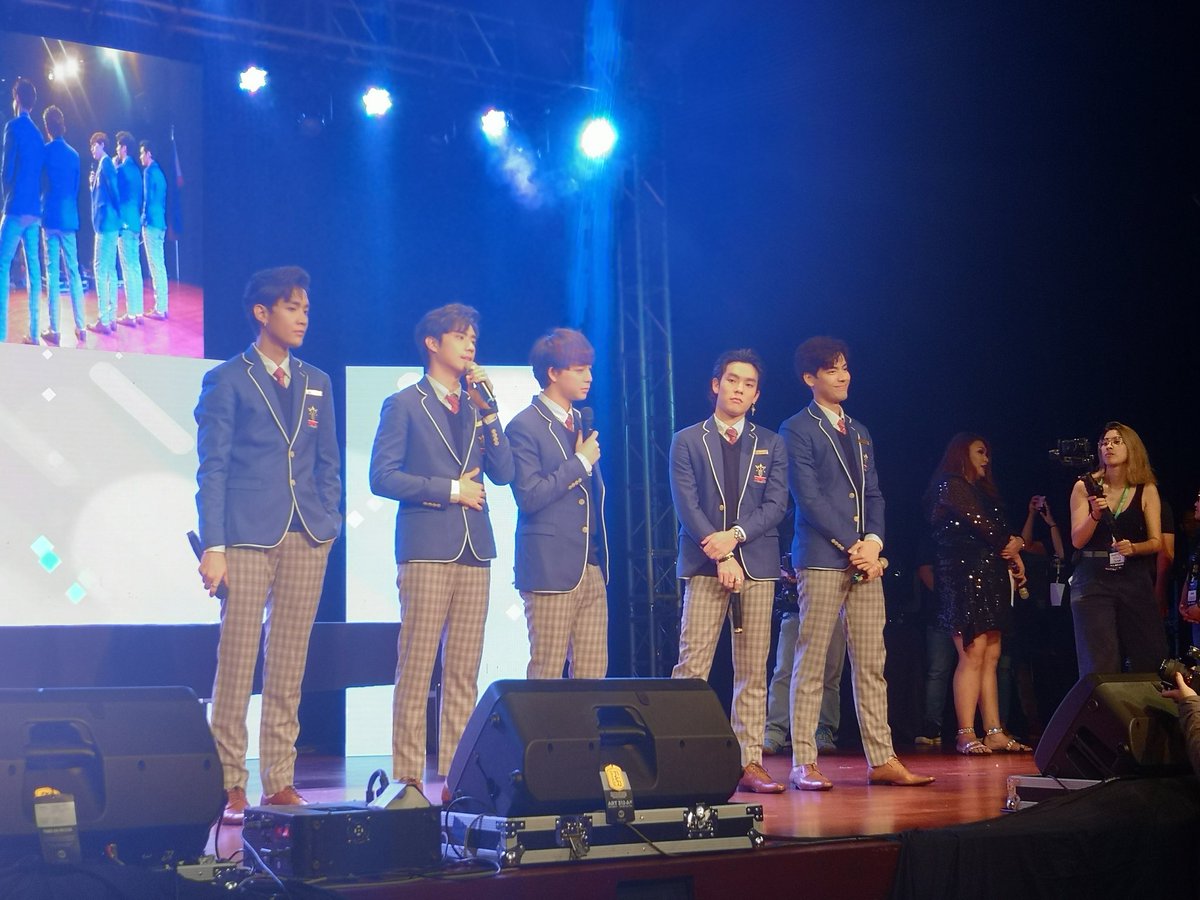 MYNAproductions's tweet photo. Tae: I love you 3000 ❤️
#MYNAproductions
#SBFIVEliveinManila https://t.co/owJfsghPyO