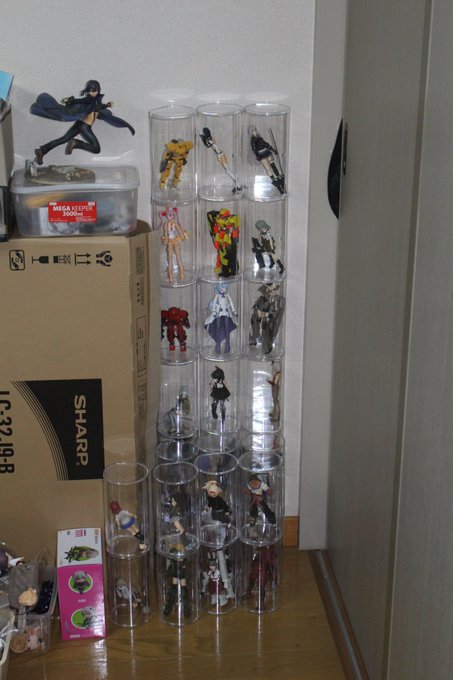 ショーケースにフィギュアやガンプラを おすすめケースや飾り方は 讃岐うどんを食べつくす 香川県民つばきのブログ