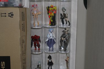 ショーケースにフィギュアやガンプラを おすすめケースや飾り方は 讃岐うどんを食べつくす 香川県民つばきのブログ