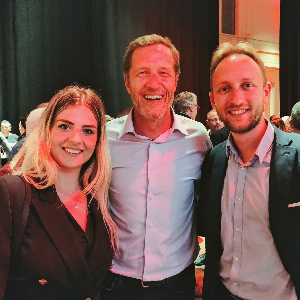 MarMarechal's tweet image. Bravo à @PaulMagnette pour son élection à la tête du #PartiSocialiste de #Belgique 🌹 hâte de voir ce qu'on va pouvoir accomplir ensemble ! #Magnette #PS2019