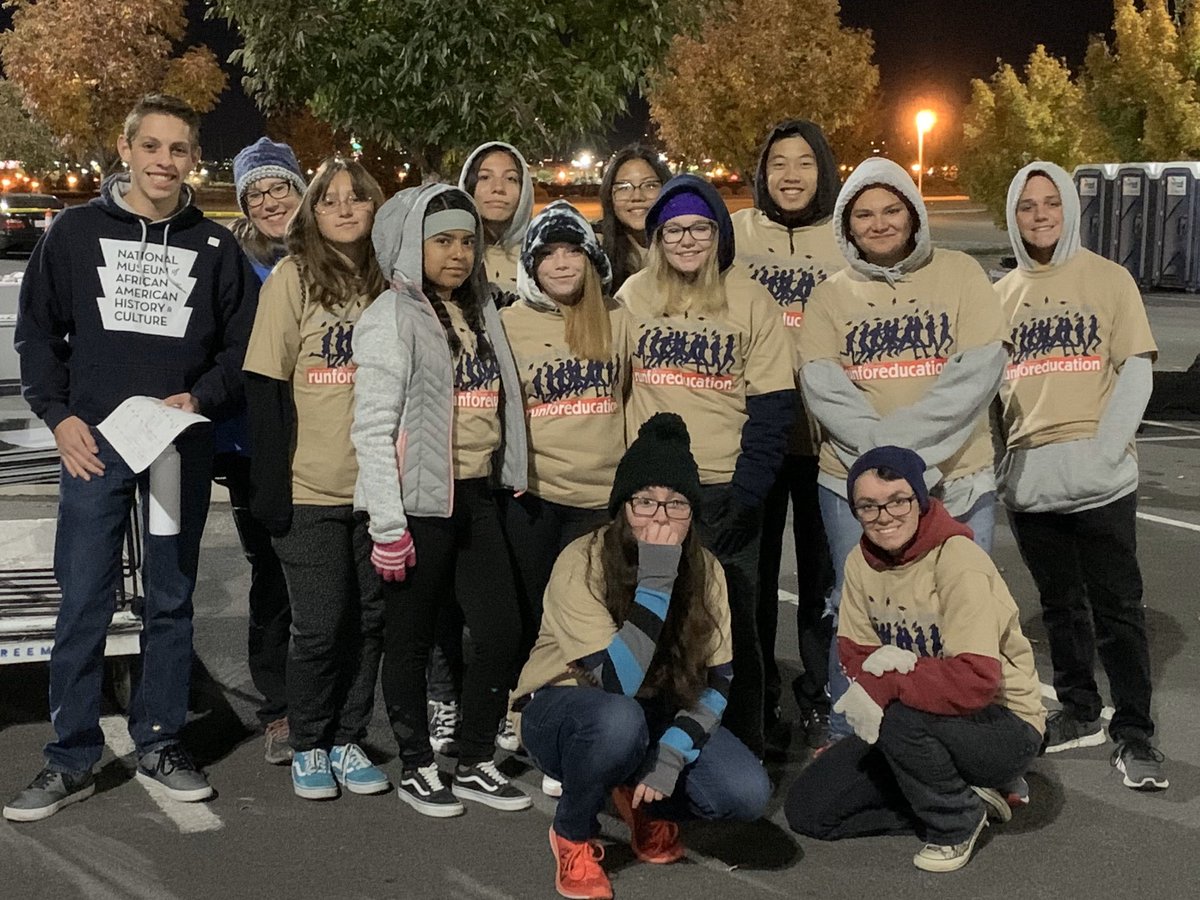 EdAllianceWasho's tweet photo. Can’t wait to see everyone! Thank you to our amazing volunteers here before sunrise! #Run4Ed #EndlessReasonsToRun https://t.co/QLCa0Dxda5