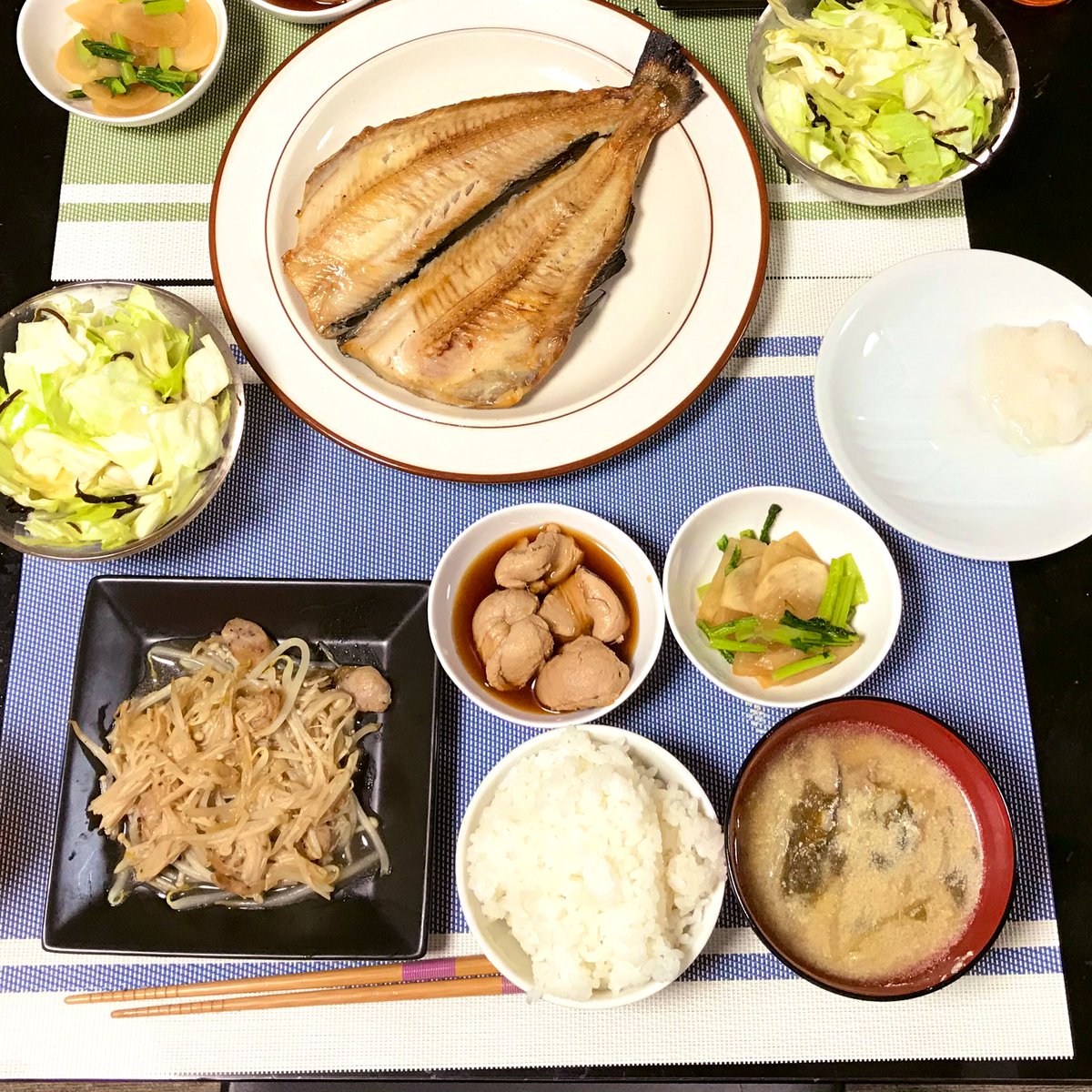 今夜も自炊男飯 ほぼアジア料理 今夜の献立 今夜はルームメイトが作ってくれました 縞ほっけの開き 塩昆布キャベツ カブのソテー エノキとソーセージの炒め物 豆浆スープ 白子の煮物 昨日の夜煮た どれもとても美味でした ほっけ脂のってたー 他の人の 今夜も自炊男飯 ほぼアジア料理 今夜の献立 今夜はルームメイトが作ってくれました 縞ほっけの開き 塩昆布キャベツ カブのソテー エノキとソーセージの炒め物 豆浆スープ 白子の煮物 昨日の夜煮た どれもとても美味でした ほっけ脂のってたー 他の人の