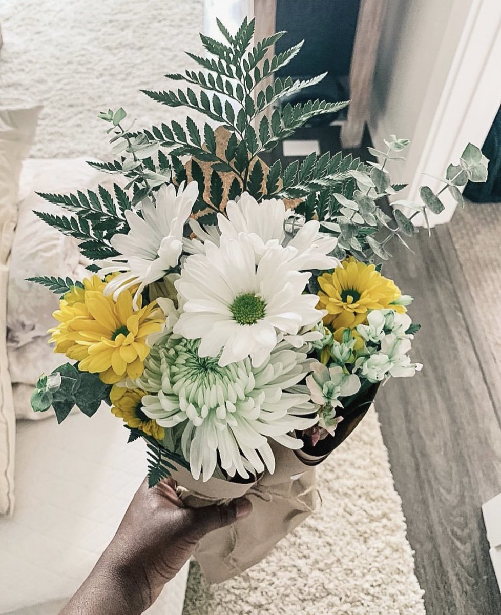 What a beautiful day!! Come see us @whitesmercantile from 11-4 and in The Gulch (across from Biscuit Love) from 10-3. You can also find our flowers @henleynashville from 10-3 for Brunch &amp; Bouquets 💐📸| @the.lovelybecoming