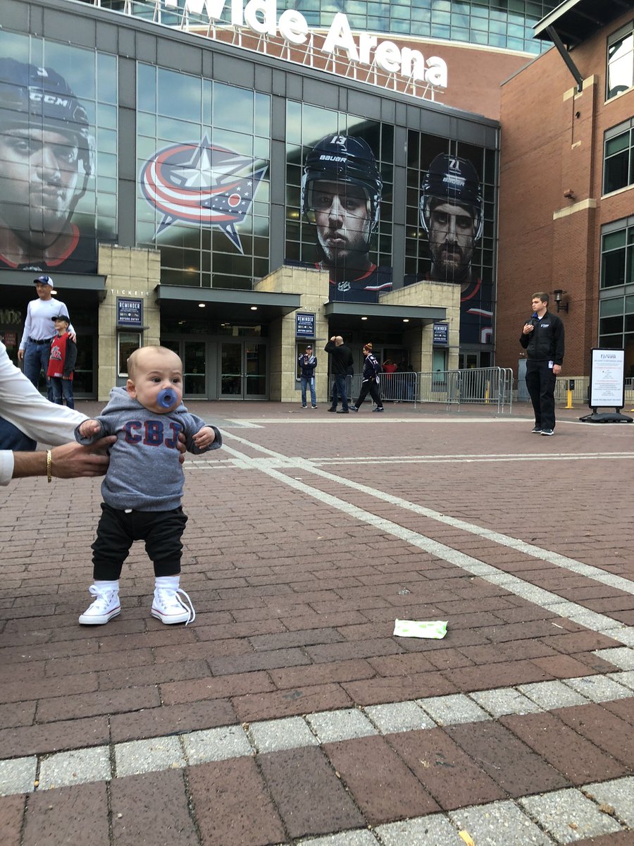kdah03's tweet photo. first hockey game rocking his @HOMAGE hoodie https://t.co/XwGKolLcBI