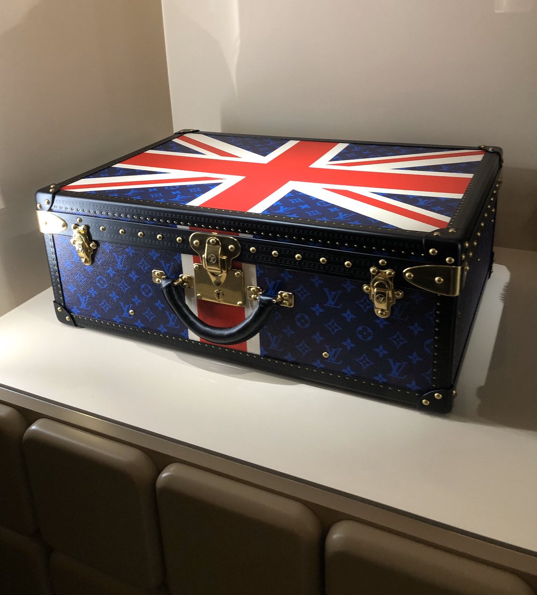 FaustineTweets's tweet photo. Hier, visite de la @LouisVuitton_FR Time Capsule exhibition @Ville_Asnieres ! 🤩 https://t.co/qrLDWchJgj