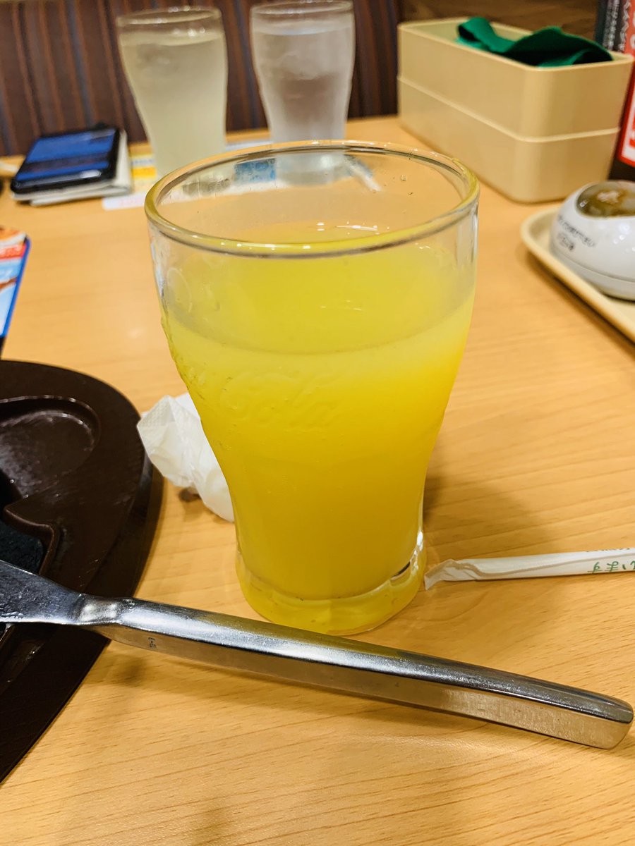 blackwing3652's tweet photo. 100%と表示されてたけど
全く味の薄いオレンジジュース

南越谷のガストではドリンクバーは頼まない方が無難かもしれない笑 https://t.co/ujUBOxsWZ2