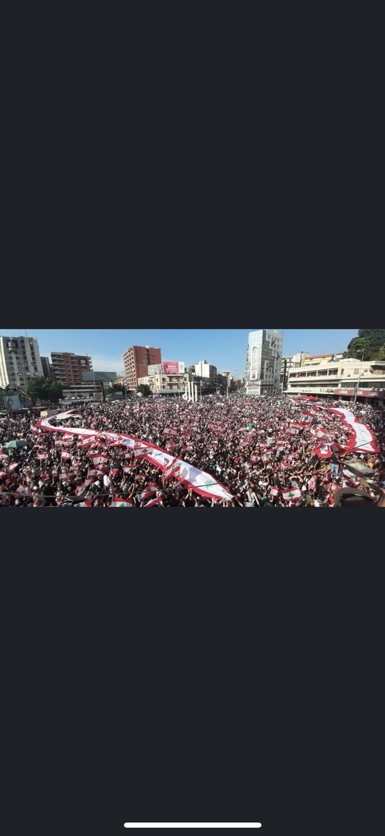 AzarFida's tweet photo. انتم مجد امتنا و انتم انتم القادة #لبنان_يثور  #لبنان__ينتفض 🇱🇧 https://t.co/t4XvYWLXIS
