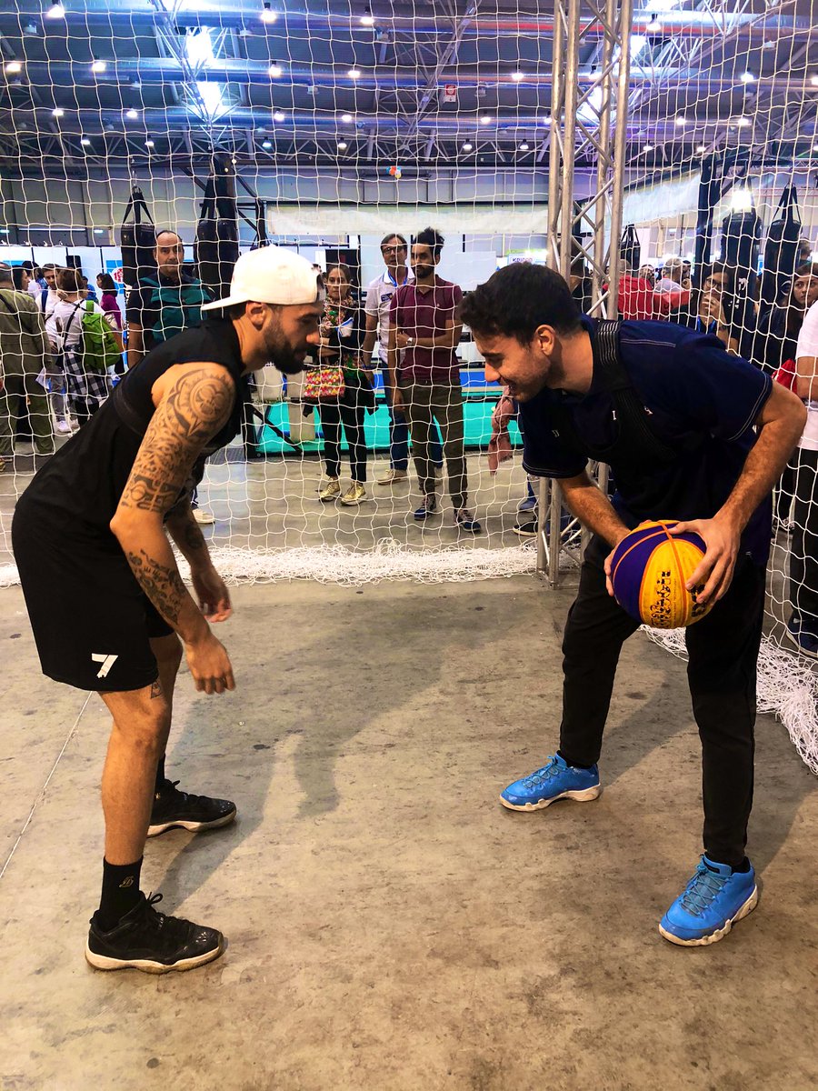 MakerFaireRome's tweet image. Una sfida unica a pallacanestro  #MatteoBaruzzo @Tiber1967 vs #IvanCaridá #3X3 grazie a @RegioneLazio @CRFipLazio indossando @Captiks @overtraq @LazioInnova @3x3Italia @FIBA3x3 solo qui a #MakerFaireRome #MFR19