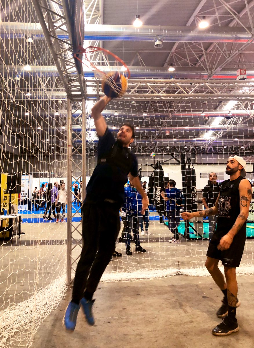 MakerFaireRome's tweet image. Una sfida unica a pallacanestro  #MatteoBaruzzo @Tiber1967 vs #IvanCaridá #3X3 grazie a @RegioneLazio @CRFipLazio indossando @Captiks @overtraq @LazioInnova @3x3Italia @FIBA3x3 solo qui a #MakerFaireRome #MFR19