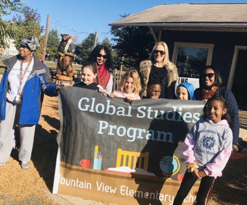 Our Global Studies Program ready to participate in the Haymarket Day Parade! <a href="/mvesroars/">Mountain View ES</a> @jarcelynn  #HaymarketDay