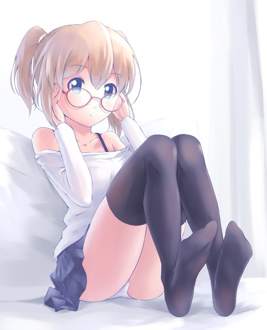 完成しました,新作「由希奈ちゃんのメガネ」
#pixiv #黒ストッキング #絶対領域 #原創 #originalcharacters #artwork  #blackstocking #thighhighs #glasses 
Pixiv: https://t.co/KWEi8GdiTu 