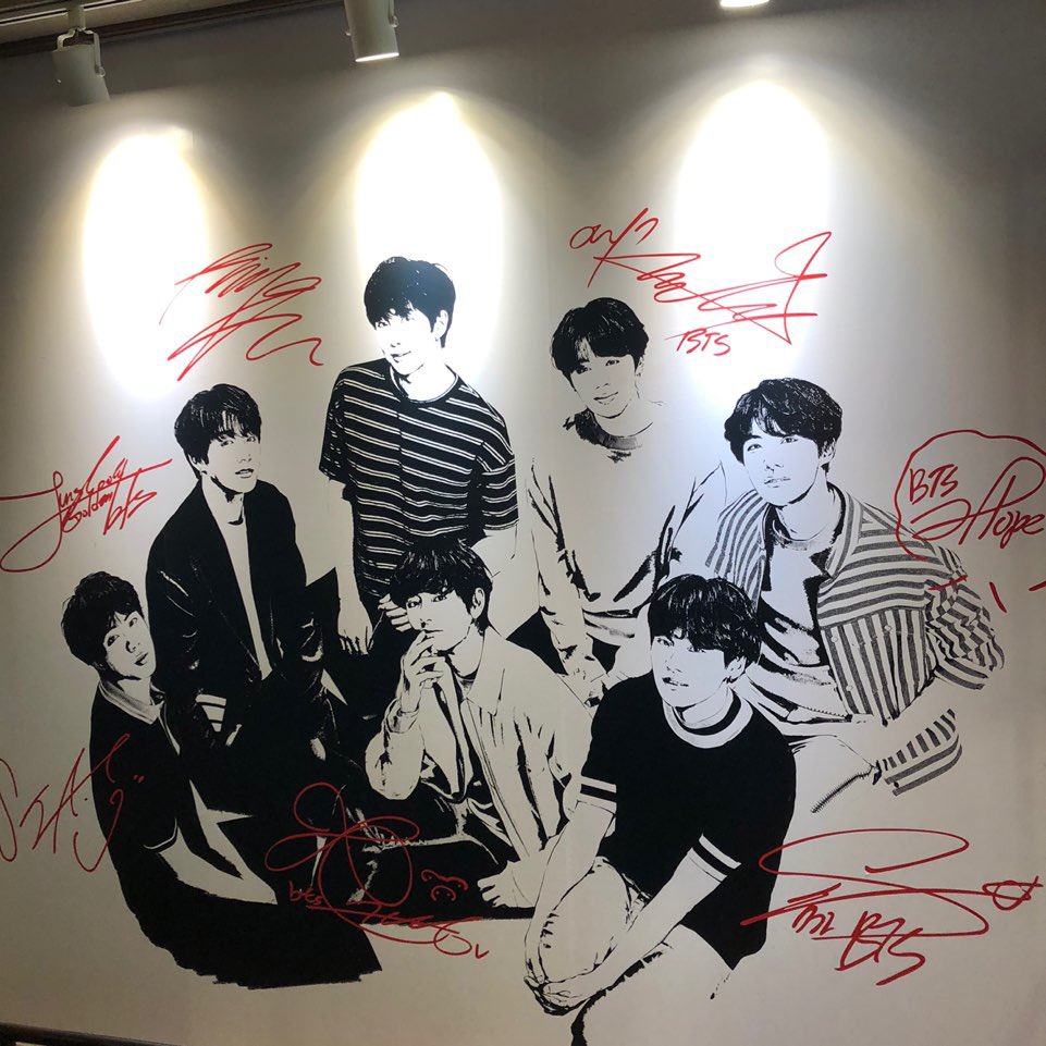 ___Spell's tweet image. 쌩얼에 마스크끼고, 알제이슬리퍼 질질끌고 급하게 가기.......🤭