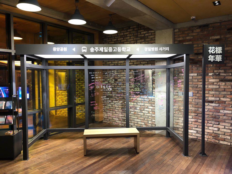 ___Spell's tweet image. 쌩얼에 마스크끼고, 알제이슬리퍼 질질끌고 급하게 가기.......🤭