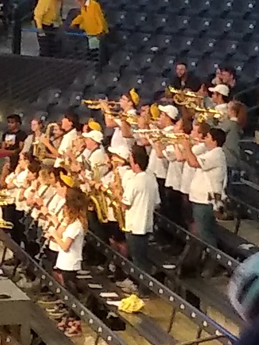 kdharpbooks's tweet photo. @GeorgiaTechBand as always,  rocking the house, #togetherweswarm #teamplayer https://t.co/VIXCs5EVhD