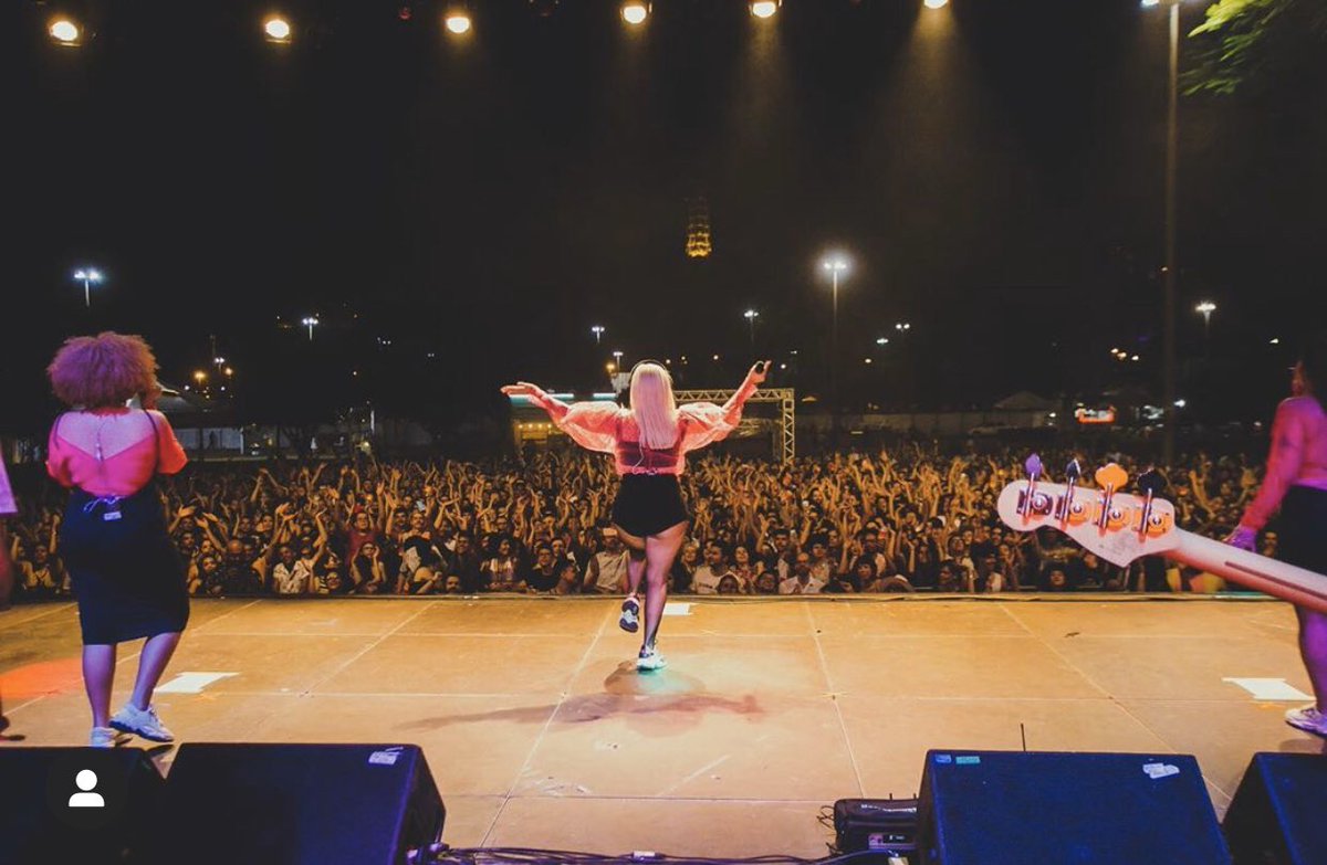 IZAZcc's tweet photo. Brasília! Obrigado ❤️ Fizemos um show lindo ontem no Festival Bocadim #DudaBeat #ProMundoOuvirTour #IZAZConteúdoCultural https://t.co/HR4GOaw43H