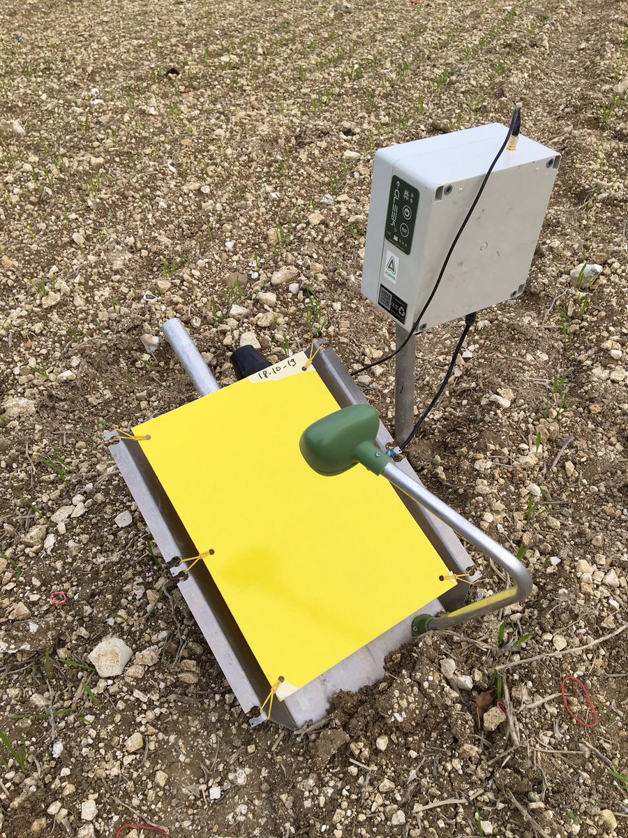 hervehem's tweet photo. @Advansee_fr @alban_bigeard @LiseAdama @GroupeSoufflet @BONNIN1402 @OlivierCOSTE2 Bonsoir @Advansee_fr j’ai modifié le positionnement de la plaque jaune dorénavant tenue par des élastiques. Pas si simple à mettre, certainement le point d’amélioration à venir. Merci. https://t.co/kWgPOvZoU5