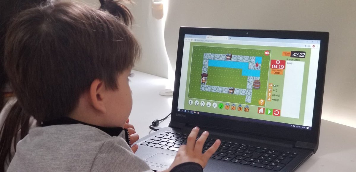 ilkererdevil's tweet photo. Kodlama dersi; çocukların motor becerilerinin,analitik düşünme ve problem çözme yeteneklerinin gelişmesini sağlar. #CodeWeek #UcodeWeek @UgurKodluyor https://t.co/t0071092Dc