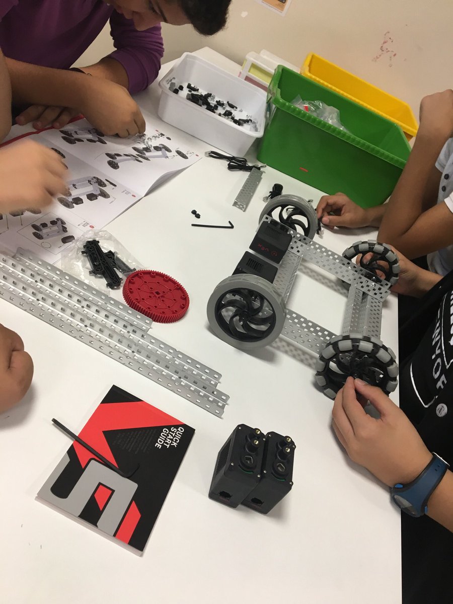 ilkererdevil's tweet photo. Kodlama dersi; çocukların motor becerilerinin,analitik düşünme ve problem çözme yeteneklerinin gelişmesini sağlar. #CodeWeek #UcodeWeek @UgurKodluyor https://t.co/t0071092Dc