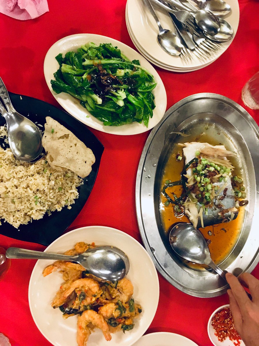 hafiziabrahim's tweet photo. Last Saturday Kak Lily asked me to have lunch at KL. We had our lunch then we went to Janda Baik for horse riding. Unfortunately the weather is not permissible for us so my brother-in-law wanted to have a dinner at Raub, Pahang.

What a Food Hunter 😂😂

#250km
#justforfood https://t.co/PNtIywNMJP