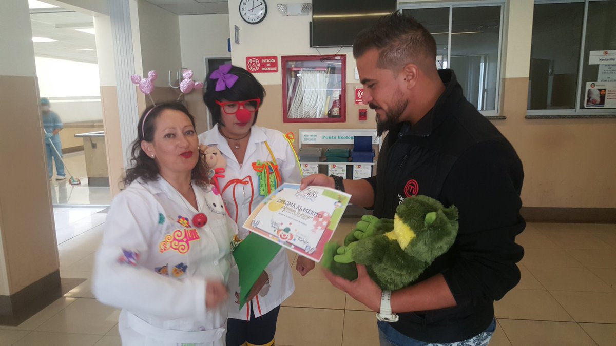 Clown honorario, ¡ Que orgullo ! Y que gusto poder haber podido compartir con ustedes un abrazo grande. 
#zapatitosdecolores 
#clownshospitalarios