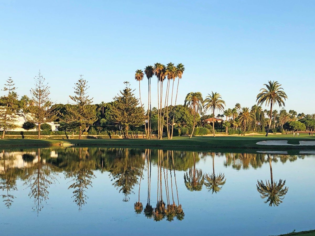 Isn’t it fabulous living in #Sotogrande? ⛳️

Late afternoon golf in #CostadelSol is inspiring.

🌴 𝐇𝐚𝐩𝐩𝐲 𝐒𝐮𝐧𝐝𝐚𝐲 - Enjoy the #SotograndeLifestyle!
_
#sotogrande #golf #RCGsotogrande #nollsotogrande
