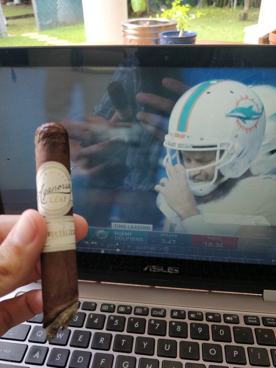 @terencereilly82  I finally found the #Dolphins rally cigar. #CIGARS #NFLSunday @PuffSmokeNAsh @keepmovin2019 @joe_boca @TriumphCIO @NathanCaliendo @bigbucky24 @CigarCosmonaut @RBKAHLove @cigarsnobmag @AganorsaLeaf @Constan70997526