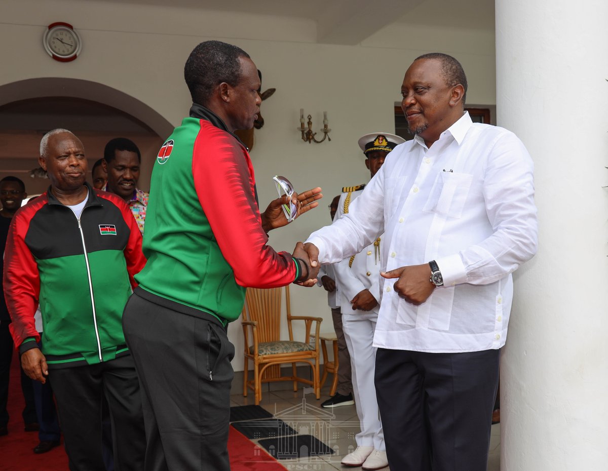 StateHouseKenya's tweet image. &quot;Eliud remains the Greatest of our Time. Our duty is to emulate this enviable level of discipline &amp;amp; determination in our pursuit for a better Kenya. His latest conquest will be a constant reminder that we can achieve the very best, as individuals &amp;amp; as a Nation&quot; ~H.E. Kenyatta