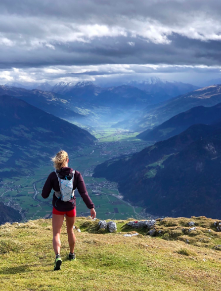 UDhydrates's tweet photo. UD ambassador Rea Kolbl tests a new Signature Series 5 vesta in the beautiful Austrian mountains near Maurach. She covered 15 summits along 5 Via Ferrata routes and finished with a frozen lake dive. #ss5project #multisport https://t.co/31v1ZXuacb