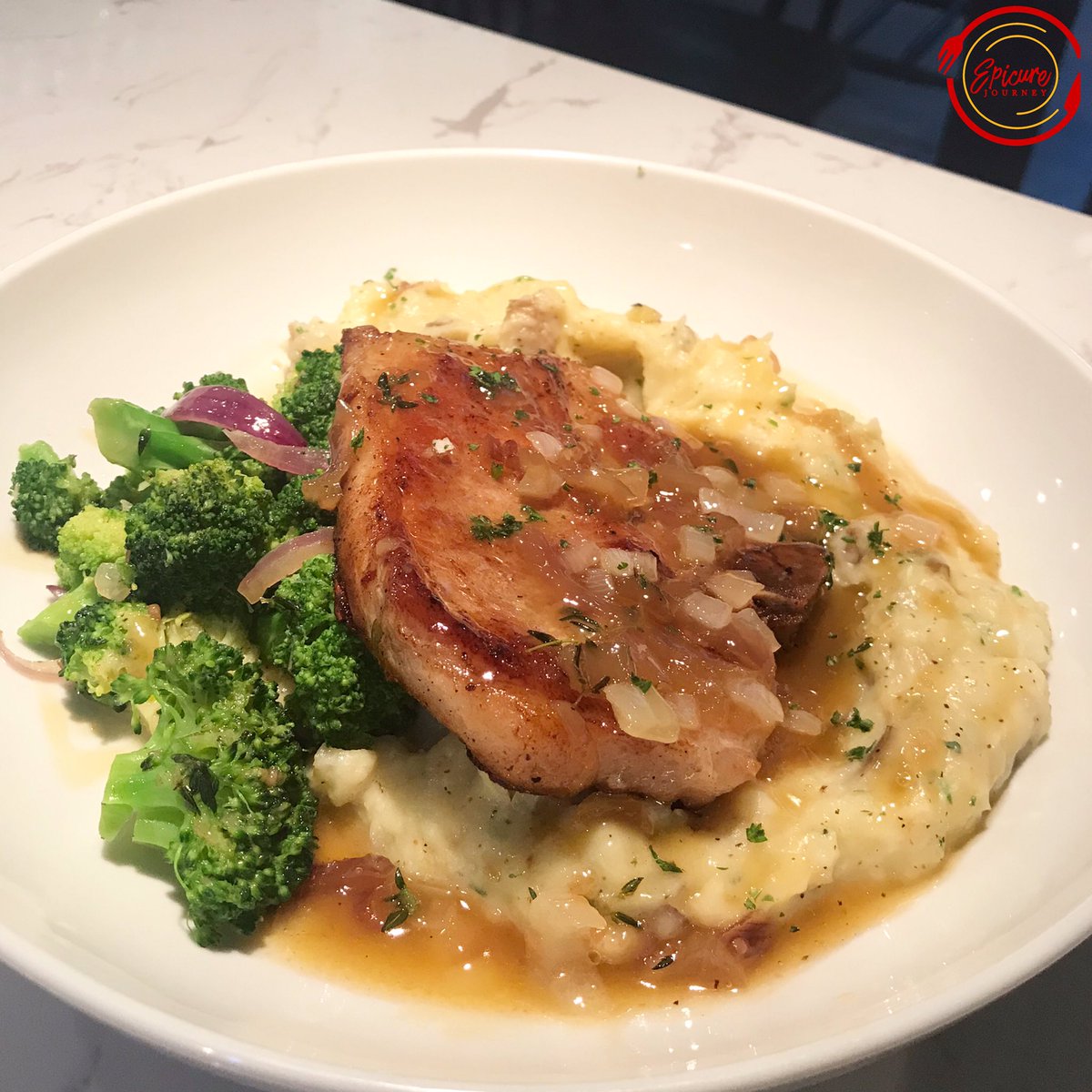 JourneyEpicure's tweet photo. @magnoliacafett
Honey-Bourbon Grilled Pork Chops
Creamy Mashed Potatoes 
Broccoli 
#porkchops #grilledporkchops #mashedpotatoes #broccoli #honeybourbon #porkdinner #food #foodporn #foodstagram #foodie #tastingmenu #menutasting #zipkickinfluencer #zipkickbloggers #magnoliacafé https://t.co/irdX7jd8Gc