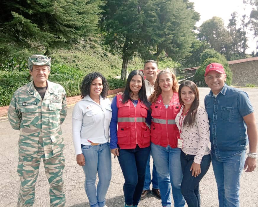 Pfrojasmartinez's tweet photo. #20Octu| Nos encontramos desplegados en el acompañamiento de entrega de las cajas Clap en la parroquia el Junko, garantizando que el subsidio alimentario llegue a cada familia y quede registrado en nuestra #SalaSituacional para optimizar el mecanismo CEAC-PATRIA, en La Guaira https://t.co/lw4yYbgnt2