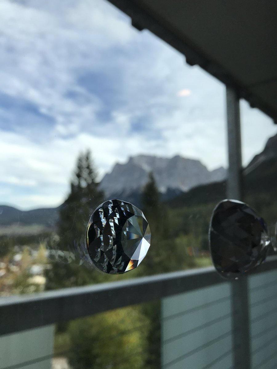 HLcommm's tweet photo. Mein erstes Mal auf einem Barcamp, dem #REDc19 zu Füßen der Zugspitze. Ein #dickes #Lob an die Veranstalter. #Danke, dass ich dabei sein durfte! 🙏🏽 https://t.co/K33tRn9CPD