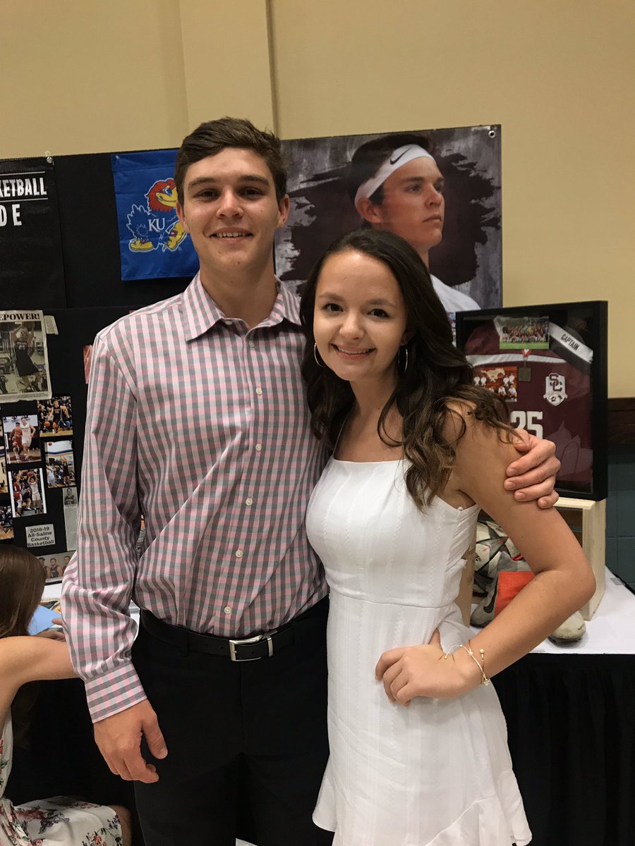 alliewentzel's tweet photo. Happy happy birthday to my favorite twins!! Thanks for all the memories and being my bffs since preschool! Celebrate accordingly!🤩🎉🥳 @MarkGrammer1 @DavidGram15 https://t.co/VOkt1npdjG